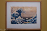 <center>SOUS LA VAGUE AU LARGE DE KANAGAVA</center>Katsushika Hokusai Série « Les Trente-six vues du Mont Fuji »
1830
COLLECTION GEORGES LESKOWICZ
Fac-similé.