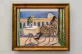<center>Lola sur la terrasse </center>CHARLES CAMOIN
1920
Huile sur toile
Nous sommes durant l'hiver 1920-1921 à Toulon, l'Hôtel Bellevue dont les fenêtres donnent sur la mer. Camoin vient de se marier avec Charlotte rencontrée à Paris quelques mois auparavant, juste après sa démobilisation. Le couple ne tarde pas à gagner le Midi et séjourne d'abord dans les environs de Cannes et Toulon. Ce petit tableau très lumineux marque le retour dans ces années 1920 à la veine intimiste de la période 1900. Installé à Nice depuis 1917, Matisse développe dans ses intérieurs de chambres d’hôtel aux grandes persiennes ouvertes sur le bleu marin une veine tout à fait proche.
Collection particulière