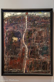 PAYSAGE VINEUX Août 1944
Jean Dubuffet
Huile sur toile
[Centre Pompidou. Paris - Musée national d’art moderne - Centre de création Industrielle]
Emblématique d’une série intitulée «Marionnettes de la ville et de la campagne», ce tableau des débuts professionnels de Dubuffet revisite un genre pictural classique : le paysage. La mise à mal de la perspective et le travail sur la matière annoncent ses recherches postérieures et son rejet des valeurs traditionnelles.