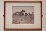 <center>Palmyre</center>Arc de triomphe et colonnade, vue d'ensemble
Félix Bonfils (France, 1831-1885) Vers 1870, Palmyre, Syrie Tirage photographique moderne
Ministère de la Culture - Médiathèque du patrimoine et de la photographie, Dist. GrandPalaisRnmn / Félix, Bonfils