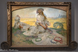 <center>Chant de Bohème</center>1918.
Huile sur toile.
En juin 1918, au moment où il exécute cette peinture, la Tchécoslovaquie est reconnue comme nation souveraine. Le tableau est reproduit dans le numéro du 10 juillet 1918 du magazine Zlatâ Praha sous le titre Notre chant. Reflétant l'optimisme ambiant, il représente trois jeunes filles en costume national qui se reposent au sommet d’une colline surplombant la campagne de Bohême. Celle au premier plan écoute avec ravissement le chant qui unit le peuple tchèque autour d’un objectif commun : se libérer politiquement et spirituellement de la domination des Habsbourg. La jeune fille au centre est la messagère qui affirme l’identité et l'héritage culturel tchèque. Les formes curvilignes du ruban rose et les plis de sa robe guident le regard du spectateur vers les couronnes, symboles de l'harmonie et de l’unité.