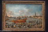 <center>Francesco Guardi</center>Venise, 1712-1793
Le Doge à bord du Bucentaure part pour le Lido le jour de l’Ascension, vers 1775-1777.
Depuis 1177, le doge se rend chaque année à San Nicôlô al Lido pour célébrer les épou¬sailles rituelles de la Sérénissime avec la mer, réaffirmant ainsi sa suprématie sur l’Adriatique.
Le Bucentaure, représenté par Guardi, a été construit à l’Arsenal de Venise en 1729 et décoré par le sculpteur Antonio Corradini. Cette somptueuse embarcation dorée, tendue de velours rouge, aux couleurs de l’étendard de saint Marc, est accompagnée par les péottes des ambassadeurs étrangers et un cortège in¬nombrable de gondoles.
Huile sur toile.