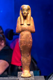 Statuette en bois doré de Sened sur socle avec inscriptions
Sened était l’un des dieux protecteurs de Toutànkhamon durant son périple dans l’au-delà.
Bois, gesso, feuille d’or, résine noire, bronze, obsidienne (yeux)