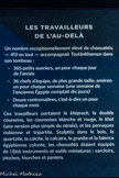 LES TRAVAILLEURS DE L’AU-DELÀ.
Un nombre exceptionnellement élevé de chaouabtis — 413 en tout — accompagnait Toutânkhamon dans son tombeau:
•	365 petits ouvriers, un pour chaque jour de l'année
•	36 chefs d’équipe, de plus grande taille, environ un pour chaque semaine (une semaine de l'ancienne Égypte comptait dix jours)
•	Douze contremaîtres, c'est-à-dire un pour chaque mois
Ces travailleurs portaient le khéprech, la double couronne, les couronnes blanche et rouge, le khat (une version plus simple du némès), et les perruques nubienne et tripartite. Sculptés dans le bois, le quartzite, la calcite, le calcaire, le granité et la faïence égyptienne colorée, les chaouabtis étaient équipés de 1866 instruments et outils miniatures : sarcloirs, pioches, fourches et paniers.