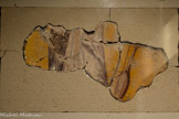 <center>Cordes-sur-ciel. Musée Charles Portal.</center>Femme. Enduit peint aux pigments naturels. Le Fanum de Loubers. Le résultat des fouilles indique que le site a été détruit dans le courant du 3e siècle, au moment où le pouvoir central est incapable de maîtriser les désordres des Bagaudes ou de contenir les intrusions barbares, tels les Alains (Alos); les Goths (Goudou), les francs (Frausseilles), les Sarmates (Sarmazes).