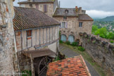 <center>Cordes-sur-ciel. Musée Charles Portal.</center>Le chantier médiéval pour la rénovation de la façade nord du musée, avec une grues à roue écureuil pour monter les charges.