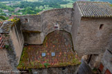 <center>Cordes-sur-ciel. Musée Charles Portal.</center>La Porte des Ormeaux. Maisons sur les anciennes fortifications.