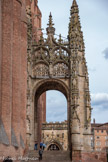 <center>La cathédrale Sainte-Cécile</center>On aperçoit bien la surélévation des murs et des contreforts (7m) réalisée, au milieu du XIXe siècle, par César Daly, contemporain de Viollet-le-Duc. À la même époque, on dégagea largement la cathédrale des maisons qui l'enserraient.