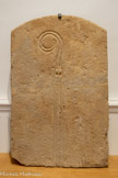 <center>Abbaye de Beaulieu-en-Rouergue  </center>Borne épiscopale provenant du pavement de la salle capitulaire
XIIIe siècle.
Pierre taillée et gravée