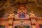 <center>Gaillac</center>L’église Saint-Pierre. Retable de St Pierre. La travée centrale est surmontée d'un petit fronton à volutes et ornée d'une peinture. La peinture du fronton représente Dieu le Père au-dessus de la colombe du Saint-Esprit. Deux cartouches portant des maximes peintes sont situées dans les parties supérieures du retable. Sur la plus haute est inscrit 