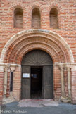 <center>Notre Dame de La Jonquière de Lisle-sur-Tarn</center>L’originalité de l’édifice gothique du XVIe siècle se trouve dans la préservation de son entrée latérale de style roman.