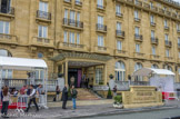 <center>San Sebastian</center>Près du théâtre se situe l'Hôtel Maria-Cristina construit dans le même style dit neoplateresque et qui est aussi un des édifices remarquables de Saint-Sébastien, c'était le lieu de séjour privilégié de l'aristocratie espagnole.