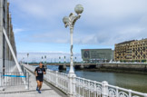 <center>San Sebastian</center>A droite, le bâtiment moderne est le Kursaal, œuvre de Rafael Moneo. Le Gran Kursaal Marítimo de San Sebastián ou simplement Gran Kursaal a été un palais somptueux inauguré en 1921, dans la tradition des kursaals ou casinos européens.
