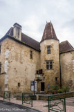 <center>Orthez</center>La maison Jeanne d Albret. Riche demeure bourgeoise du 16è siècle, elle fut donnée par Arnaud de Gachissans au roi Antoine de Bourbon et à Jeanne d’Albret, mère du futur Henri IV.
Elle accueille aujourd’hui au rez de chaussée l’Office de Tourisme, et au premier étage Le Musée du Protestantisme Béarnais.