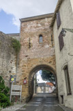 <center>Lescar</center>Porte de l'Esquirette. Ils'agit de l'une des portes permettant d'entrer dans la cité, elle renfermait une cloche que l’on sonnait pour donner l’alerte auprès de la population.
