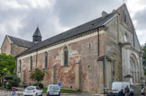 <center>Lescar</center>La cathédrale Notre-Dame. L'église Notre-Dame de l'Assomption, ancienne cathédrale, date partiellement des XIIe et XIIIe siècles. L'édifice, commencé en 1120 par le chœur à l'instigation de son évêque Guy de Lons, fut saccagé par les protestants sous le règne de Jeanne d'Albret. D'importantes restaurations aux XVIIe et XVIIIe siècles sauvèrent le chœur de la ruine. Le chevet a conservé une architecture romane.