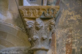 <center>Lescar</center>La cathédrale Notre-Dame. Un chapiteau des fenêtres.