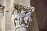<center>Lescar</center>La cathédrale Notre-Dame. Deux animaux fantastiques.