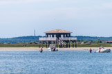 <center>Le bassin d'Arcachon</center>Cabane tchanquée (du mot chanca (tchanque), qui signifie échasse en gascon) de l'île aux Oiseaux.