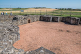 Le Fâ Barzan. <br> Le caldarium correspond à la salle du bain chaud. Elle comprend plusieurs niches qui accueillaient des labra, pour les plus petites et deux baignoires d'eau chaude, pour les plus grandes.
La pièce est chauffée par le sol, l'eau des baignoires est préalablement chauffée dans les chaudières situées au-dessus des praefurnia (foyers).
Là aussi le décor devait être très soigné.