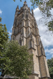 <center>La Tour Pey-Berland</center>La Tour Pey-Berland est le clocher de la cathédrale Saint-André, construit isolé de la cathédrale pour éviter les vibrations des cloches. Elle fut édifiée au milieu du XVe siècle dans un style gothique flamboyant par l'archevêque Pey Berland, fondateur de l'université de Bordeaux.