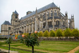 <center>La Cathédrale </center> Vue des jardins de l'Archevéché.