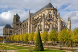 <center>La Cathédrale </center> Vue des jardins de l'Archevéché.