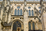 <center>Façade sud.</center> Coupure Branner : le chantier a du marquer un temps d'arret, on voit que la découpe des baies est plus importante à gauche qu'à droite, ainsi que l'ampleur de la rosace.