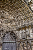<center>Portail du jugement dernier. </center> De l'intérieur vers l'extérieur des voussures : séraphins, anges, saints, confesseurs, martyrs, rois ou prophètes. Dans les écoinçons Ste Marie Madeleine et St Marie l'Egyptienne.