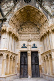 <center>Portail de st Etienne </center> St Etienne est le premier martyr chrétien. La cathédrale lui est dédiée.
