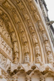<center>Portail de st Ursin.</center> Dans les voussures : anges, confesseurs, diacres, prophètes.