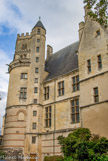 <center>Palais Jacques Coeur. </center> Basse cour. Tout en haut, des créneaux, pour qu'on les voit de loin.