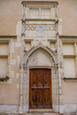 <center>Façade de la maison de Guillaume de Varye </center> Guillaume de Varye, homme de confiance de Jacques Coeur, habitait une maison rue Porte-Jaune. La façade de sa demeure, démolie à la fin du XIX, a été remontée contre le mur extérieur du musée du Berry.
