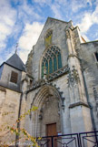 <center>Eglise Saint-Bonnet  XVIe siècle </center> Gravement endommagée par l'incendie de 1487, l'église Saint-Bonnet a été reconstruite au XVIe siècle ; elle ne sera achevée qu'au début du XXe siècle (façade occidentale et clocher). Guillaume Pelvoysin est chargé des plans nécessaires à sa reconstruction vers 1513, avec des finances réduites, et c'est le maître maçon François Laboureau qui conduit les travaux. Il fait le minimum et en 1539, sans clocher ni arc-boutants, l'église est consacrée.