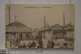 <center>Paray le Monial </center>L'usine vers 1900. Un ancien savoir-faire local : la production du carreau dessiné.
Grâce aux nouveaux moyens de communication, notamment le canal du centre et le rail, la ville de Paray-le-Monial prend un nouvel essor au cours du XIXe siècle. Dès lors l'industrie céramique se développe, avec la fondation d'une manufacture de carrelage par Paul Chamoz en 1877.
La production parodienne se distingue très vite par ses qualités esthétiques et techniques, grâce au carreau dessiné par incrustation dans la masse. Lors de l'exposition universelle de 1889 à Paris, la fresque proposée obtient le premier prix médaille d'or, un succès renouvelé en 1900 avec l'exposition
de la rosace présentée hors concours. Progressivement la fabrication se rationnalise et devient industrielle.
C'est en 1921 que l'usine devient la Compagnie Générale de la Céramique du Bâtiment plus connue sous le nom de CERABATI. Elle atteint son apogée dans les années 1950, employant plus de 900 personnes. Dans les années 1990, après une restructuration importante, CERABATI devient Paray-Céramique, avant de fermer définitivement en 2005. Créé en 1993, le musée Paul Chamoz-