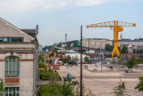 <center>Ile de Nantes. </center> Une des grues Titan et le Mastodonte.
