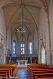 <center>Abbaye de Saint-Martin de Ligugé.</center> L'intérieur de l'église était primitivement composé de trois travées terminées à l'est par un chevet plat orné d'une grande verrière qui fut détruite en 1856. De style ogival, l'église forme un édifice de 24 m de long sur 9 de large. Des piliers nervurés soutiennent des voûtes à 14 m de haut, dont les clefs sont décorées d'armoiries. La nef est couverte par une voûte à nervures.