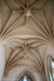 <center>Abbaye de Saint-Martin de Ligugé.</center> La chapelle sud. On y retrouve des répliques des pendentifs disparus de la chapelle nord.