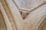 <center>Abbaye de Nouaillé-Maupertuis. </center> Modillons de la coupole du clocher-porche.
