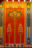 <center>Le château Laurens</center>L'atrium. Les pièces d’apparats évoquent
une villa antique « théâtralisée »
traitée en polychromie :
sur les murs rouges pompéiens
se détachent des grandes fleurs
de lotus portées par de longues
tiges végétales. Des grands
bouquets montés et des colonnes
lotiformes, des divinités égyptiennes
stylisées et la figure de Cléopâtre
en déesse Isis complètent
ce répertoire ornemental illustrant
le rêve d’un Orient antique.