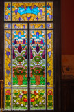 <center>Le château Laurens</center>La salon-cabinet de travail. Vitrail  Les Cyprès, d'E. M. Simas et T. Laumonnerie, vraisemblablement postérieur de deux années environ à la grande verrière, soit 1898-1899, date de l’aménagement de l’appartement.