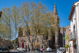 <center>Vias : l'église Saint-Jean-Baptiste </center>Place du 11 novembre.