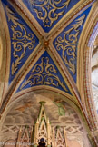 <center>Vias : l'église Saint-Jean-Baptiste </center>La travée droite du chœur est bordée de chapelles voûtées d'ogives. Chapelle du Sacré-Coeur.