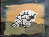 <center>Lune et coquillage sur un rocher. c. 1928.</center>