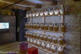 <center>Saint Jean de Fos</center> Atelier de poterie Argileum. Salle d'engobage.