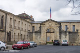 <center>L'ancien Palais Episcopal</center>A la suite de la prise de la ville par les protestants en 1573, la cité épiscopale est en grande partie dévastée : la cathédrale est partiellement saccagée, l'abbaye Saint-Sauveur et le palais épiscopal sont détruits. Après la restauration de la cathédrale par l'évêque Plantavit de la Pause en 1627, celui-ci fait construire une résidence à la sortie de la ville : Prémerlet. Mais à partir de 1667, Mgr de Harlay entreprend, d'après les plans de l'architecture Nicolas Desbièvres, connu à Pézenas à la fin du XVIIe siècle, la construction d'un nouveau palais à proximité de l'ancienne demeure des évêques, sur l'emplacement du rempart ouest de la cité épiscopale. Il est d'ailleurs possible que les matériaux utilisés pour la construction soient issus de récupérations des ruines des remparts, canourgues et de l'ancien palais. Les plans dressés en 1736 par Darles de Chambertin permettent d'appréhender l'organisation de l'édifice sous l'Ancien Régime. Le corps principal du bâtiment est achevé sous l'épiscopat de Georges de Souillac (évêque de Lodève de 1732 à 1750). En 1779, Henri de Fumel (évêque de 1750 à 1790) y adjoint une aile en retour afin d'y installer la bibliothèque diocésaine, ce qui donne à l'édifice son plan actuel en « L ». Après 1791, plus aucun évêque ne réside à Lodève. Depuis 1809, l'édifice est le siège de l'Hôtel de Ville.