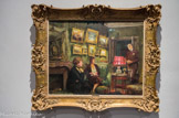 Mme Gillou chez elle, dit aussi : L'accord parfait. EDOUARD VUILLARD (1868-1940). Huile sur toile, 1932-1933
Cet Accord parfait réunit dans un intérieur cossu à la tombée du jour la commanditaire du tableau, la redoutable Madame Gillou bien connue pour son esprit et son franc-parler - que le peintre avait rencontré lors de vacances en Normandie, chez les Hessel, au château d'Amfreville, en 1912 -, sa fille, Madame Fenwick et le compositeur mondain Reynaldo Hahn ; il est emblématique des portraits que Vuillard peint pour des collectionneurs fortunés dans les années 1930, œuvres qui renouent avec le portrait d'apparat tel qu'on pouvait le considérer au Grand-Siècle.
