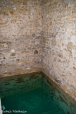 <center>Mikvé, bains juifs. </center> Eau pure d'une source.
