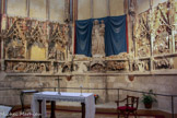 <center>Cathédrale Saint-Just-et-Saint-Pasteur</center> La chapelle de Notre-Dame-de-Bethléem. Elle permet de voir l'ancien retable en pierre sculptée polychrome du XIIIe siècle découvert en 1847 mais restauré seulement à partir de 1954. La statue de la vierge à l’enfant en albâtre au centre du groupe est indépendante du reste de la composition. Elle mesure 1,80 m de hauteur, dans le style du Maître de Rieux, et date probablement du 3e quart du XIVe siècle. La documentation des monuments historiques retient l'hypothèse d'un don de Monseigneur François de Conzié, archevêque de Narbonne de 1391 à 1433.