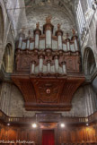 <center>Cathédrale Saint-Just-et-Saint-Pasteur</center> De tous les buffets d'orgues français du XVIIIe siècle, celui de la cathédrale de Narbonne est sans conteste un des plus beaux. Le buffet se compose de trois parties: en bas le gigantesque piédouche, sur lequel semblent reposer le positif de dos et la balustrade, enfin 